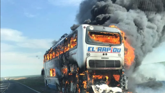 Tandil: angustia y tensión de los pasajeros de un micro que se prendió fuego