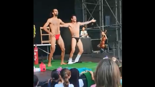 Barcelona: polémico show incluyó un striptease frente a niños