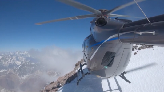 VIDEO: así fue el histórico aterrizaje en la cima del Aconcagua