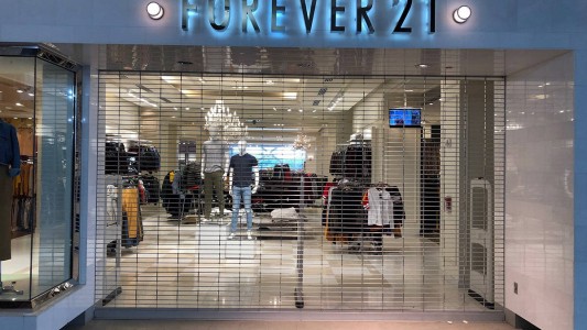 Forever 21 pidió su quiebra: cerrará 350 locales
