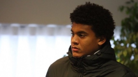 Club echó a un futbolista juvenil por robarle el reloj a un compañero en el vestuario