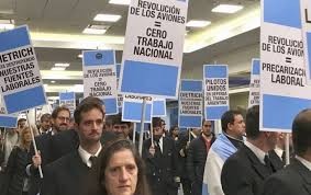 Paro de pilotos: Alberto Fernández pidió que no hagan huelga y lo sacaron volando