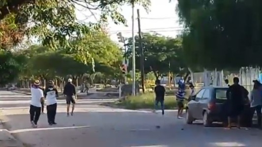 Santiago del Estero: hirieron a 12 policías en un enfrentamiento entre barras