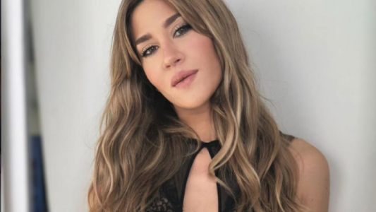 Jimena Barón mostró su diminuta tanga azul eléctrico en instagram