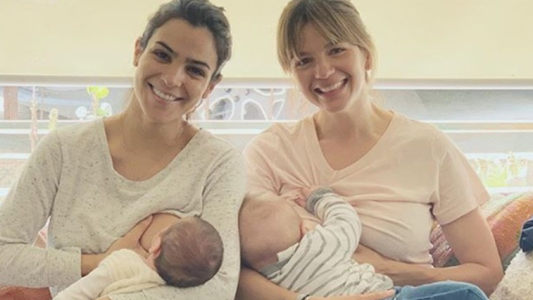 La foto de Agustina Cherri y Marcela Klosterboer amamantando a sus hijos