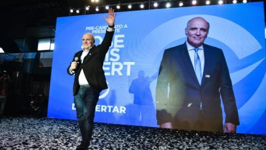 Espert: "Por más problemas que tenga Chile actualmente, sin dudas es un ejemplo a seguir"