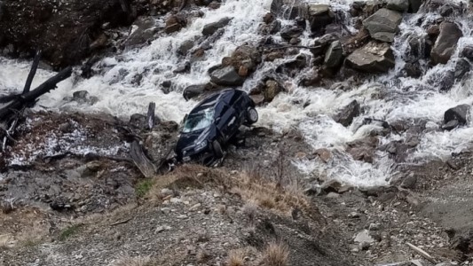 Un joven salvó su vida al saltar de su auto antes de caer a un barranco cuando iba a votar