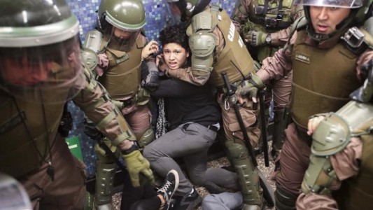 Chile: un joven denuncia que fue víctima de violencia sexual por parte de Carabineros