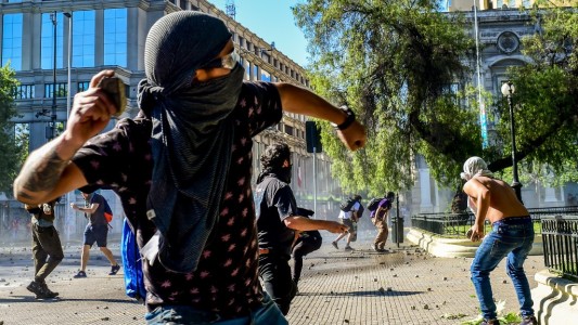 Crisis en Chile: continúan los enfrentamientos entre manifestantes y la policía