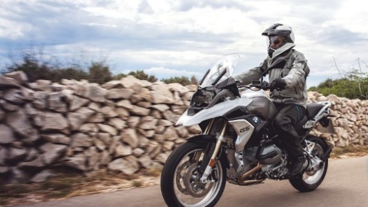 Se "comió" un lomo de burro, se le rompió la moto y la municipalidad le va a pagar 600 mil pesos