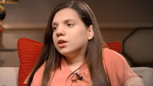 Rompió el silencio la nena enana acusada de psicópata y abandonada por su familia