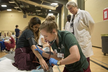 Con becas de $50 mil por mes, buscan captar médicos residentes en el interior provincial