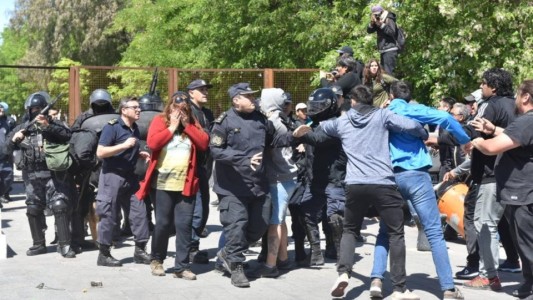Chubut: tras 80 días sin clases, detuvieron al líder de un gremio docente y hubo incidentes