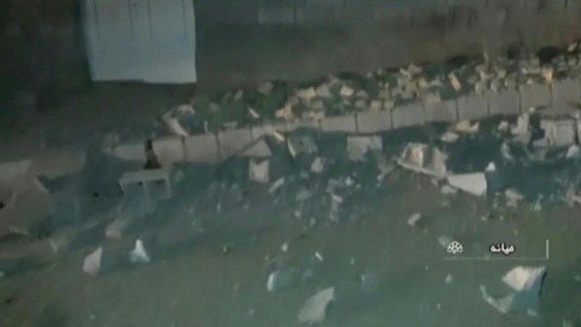 Cinco muertos y más de 300 heridos tras un fuerte sismo en Irán