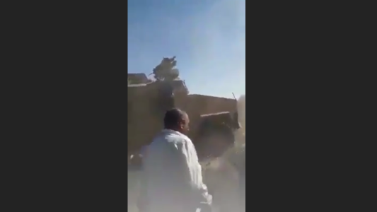 VIDEO: el momento en que muere un joven atropellado por un blindado turco en Siria