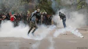 Estallido social: atacaron la embajada Argentina en Chile