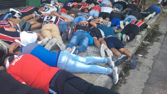 Detuvieron a 100 hinchas de Chacarita tras un enfrentamiento entre barras