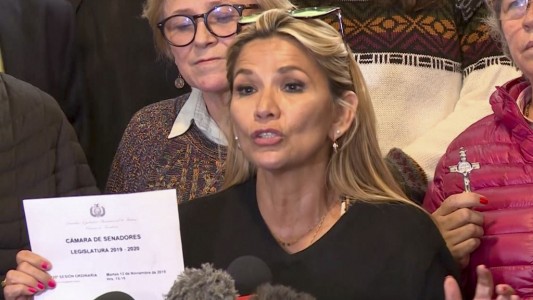 Jeanine Añez, "asumo de inmediato la presidencia de Bolivia"