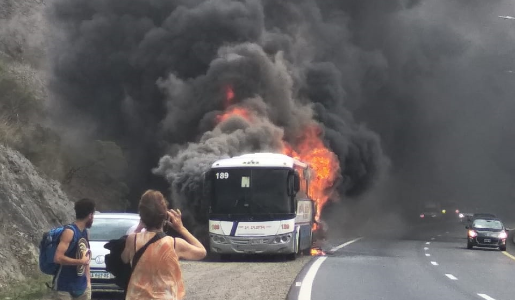 Un colectivo se incendió en pleno viaje