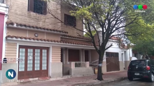 Cayó un rayo y provocó un incendio en una casa de barrio Sarmiento