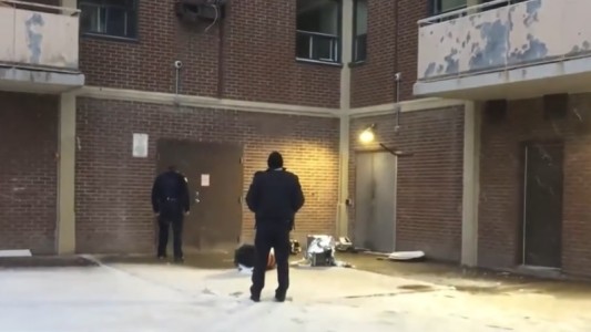 Canadá: un aire acondicionado cayó desde un octavo piso y aplastó a una nena de dos años