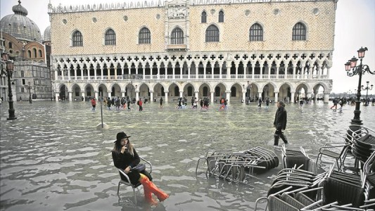 Venecia: ordenan el cierre de la plaza San Marco por el "acqua alta"