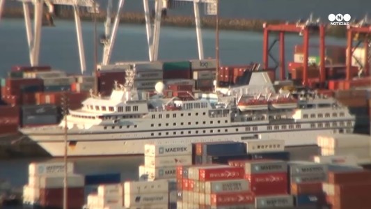 Misterio por un crucero de lujo varado en Buenos Aires