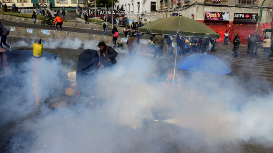 Bolivia: la policía reprimió la "marcha de los féretros"