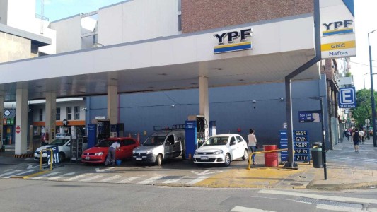 El domingo podrían aumentar los precios de los combustibles