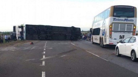 Tras la tragedia de la ruta 2, volvió la polémica sobre los micros de doble piso