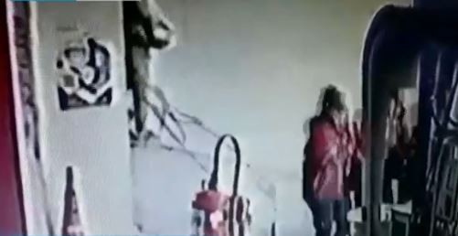 Llenó el tanque y huyó sin pagar: "Se llevó el pico de la manguera"