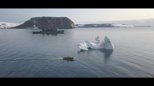 VIDEO: el derretimiento de glaciares descubre nuevas islas en el Ártico