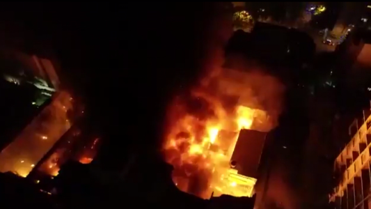 VIDEO: feroz incendio arrasa un mayorista de Mar del Plata