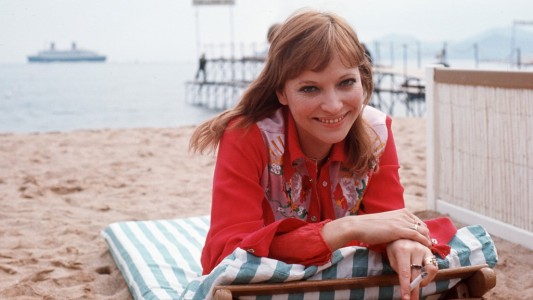 Murió la actriz Anna Karina, figura de la Nouvelle Vague y "fetiche" de Jean-Luc Godard