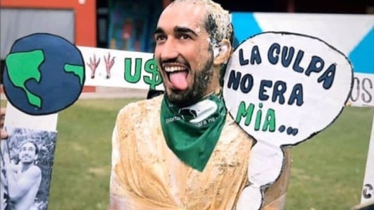 El repudiable festejo de un joven que se recibió: se burló de los femicidios