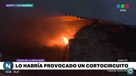 Peritos intentan determinar las causas del incendio de la droguería