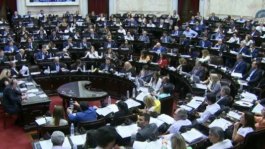 Insólito: en medio del debate en Diputados, pasaron la marcha nupcial por el casamiento de un legislador