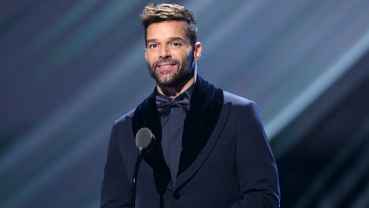 Ricky Martin cumple 48 años y lo celebra trabajando en su próximo éxito