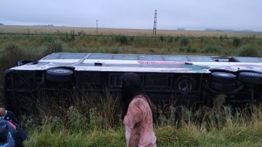 Volcó otro micro en la Ruta 2: dos menores están muy graves