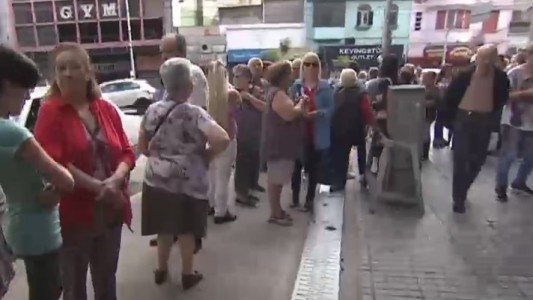 Jubilados empiezan a cobrar el bono de $ 5.000 y también se paga el refuerzo de la AUH