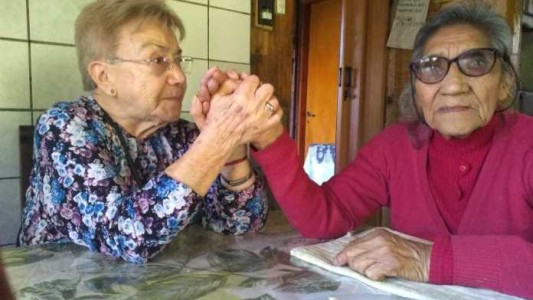 Pura emoción: dos amigas se reencontraron después de 70 años