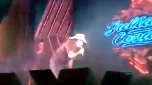 Cantante nominado al Grammy Latino murió tras sufrir un infarto durante un concierto