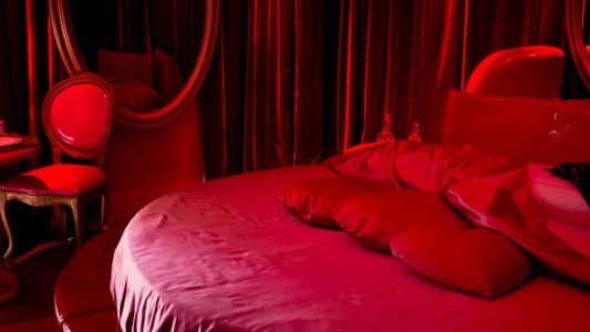 Un hombre apuñaló a otro cuando lo vio entrar a un hotel con su ex pareja