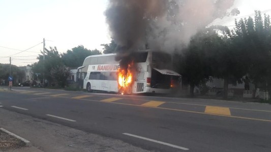 Pánico a bordo: se incendió un ómnibus en pleno viaje a Córdoba