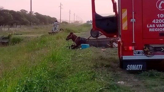 Las Varillas: Un camión arrolló un carro en la ruta 158 y dejó dos muertos