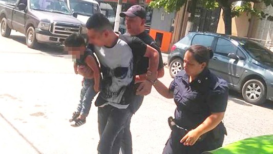 Detuvieron a un ladrón que usaba a su bebé como escudo: dos días antes había salido de la cárcel