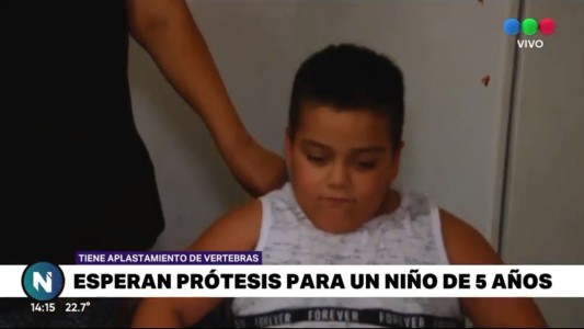 La triste realidad de un niño de 5 años con aplastamiento de vértebras