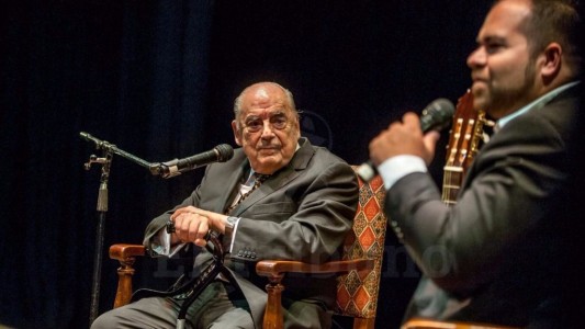 El Folcklore llora la muerte de Juan Carlos Saravia