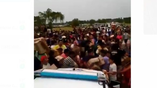 VIDEO: despistó un camión de Bagley y lo saquearon