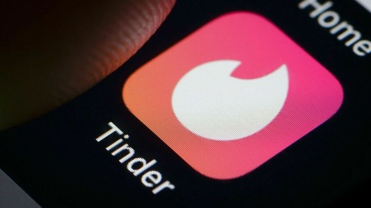 Tinder lanza un botón de pánico en Estados Unidos